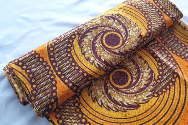 YELLOW TORNADO METALLIC Osikani Stoff